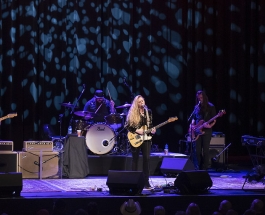 Joanne Shaw Taylor Shows She’s Nobody’s Fool in Milwaukee at The Pabst Theater