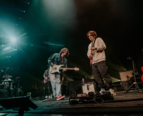 JOHN MAYER JOINS ALEXANDER 23 ON STAGE DURING HIS BOSTON SHOW AT TD GARDEN