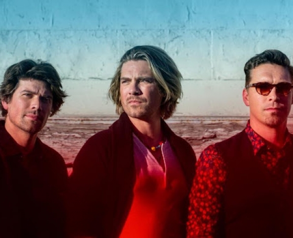 <strong>HANSON RELEASE NEW ALBUM, </strong><strong><em>RED GREEN BLUE</em></strong>