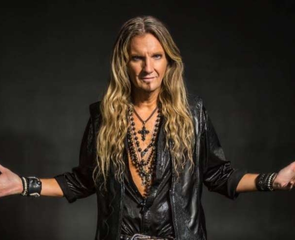 Exclusive Artist Interview: Joel Hoekstra