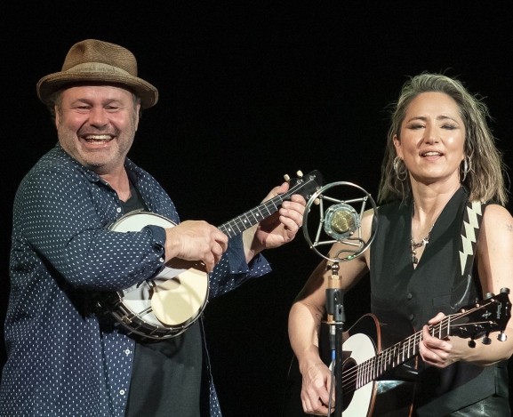  KT Tunstall and Martin Sexton Bring Their Solo Shows to Milwaukee’s Turner Hall