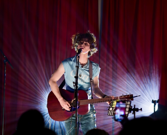 Songbyrd Hosts Mellow And Emotional, mehro And King Isis Captivate