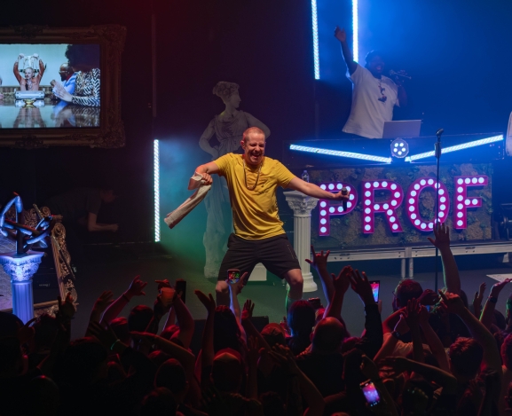 Prof Makes “Light Work” Of Packing DC’s 9:30 Club To The Brim