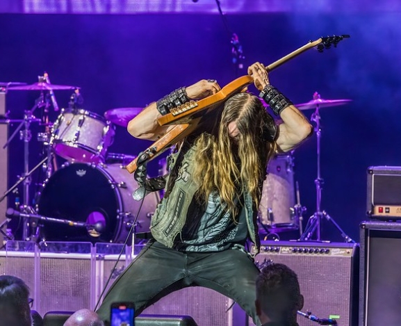 Experience Hendrix Brings The Heat In Charlotte