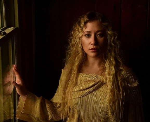 Exclusive Artist Interview: Anna Rose